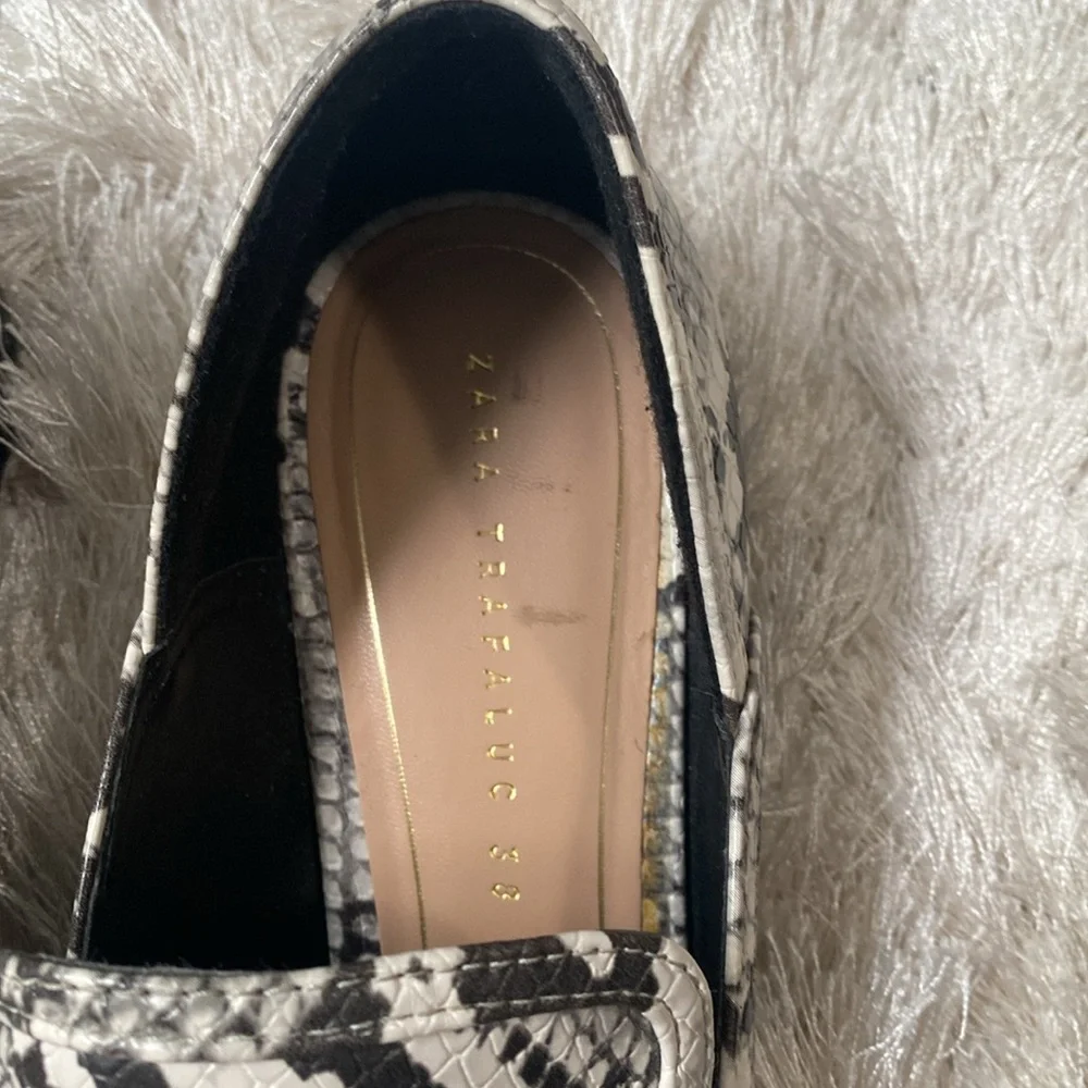 Zara Snake Embossed Loafers - Picture 10 of 12